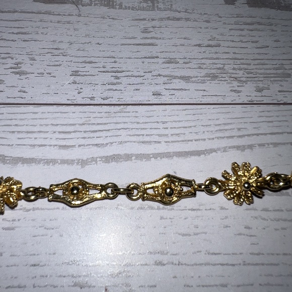 Vintage Gold-tone Filigree Shirt Clip with Gemstone Elegant Formal Timeless - Picture 4 of 6
